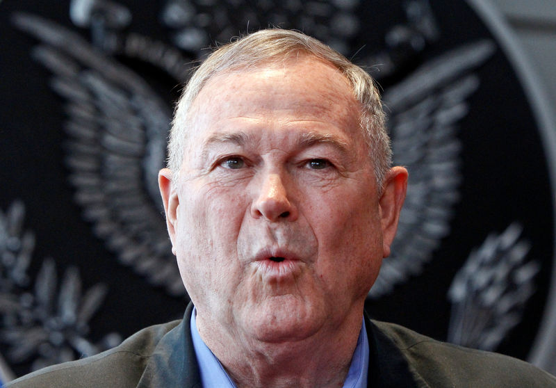 © Reuters. FILE PHOTO: Republican U.S. Representative Dana Rohrabacher speaks at a news conference in Moscow