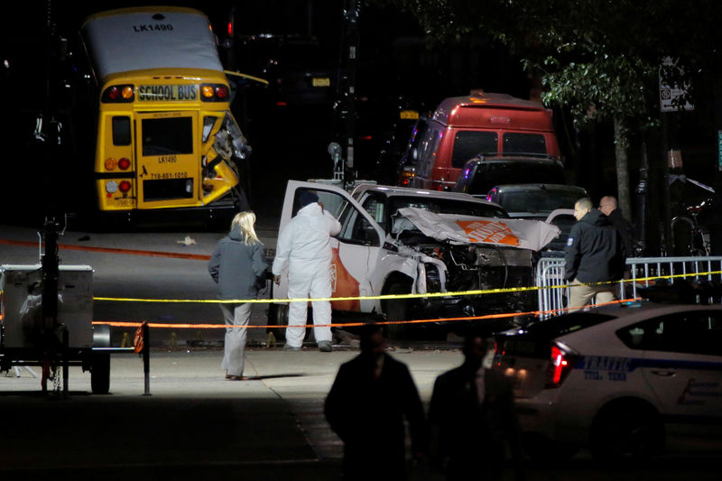 © Reuters. UN VÉHICULE FONCE SUR UNE PISTE CYCLABLE À NEW YORK : HUIT MORTS