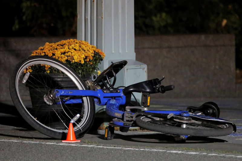 © Reuters. Bicicleta é vista em ciclovia, após ataque com caminhonete em Manhattan, Nova York