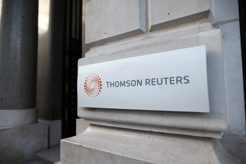 © Reuters. FILE PHOTO: The logo of Thomson Reuters is pictured at the entrance of its Paris headquarters, France