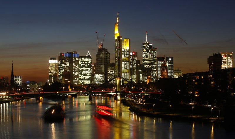 © Reuters. Ships are seen on river Main in front of the characteristic skyline with its banking towers in Frankfurt