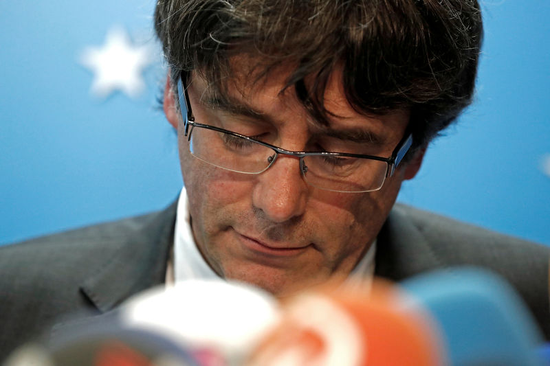 © Reuters. Líder destituído da Catalunha, Carles Puigdemont, durante coletiva de imprensa em Bruxelas, Bélgica