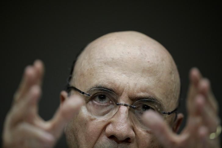 © Reuters. Ministro da Fazenda do Brasil, Henrique Meirelles, durante coletiva de imprensa em Brasília