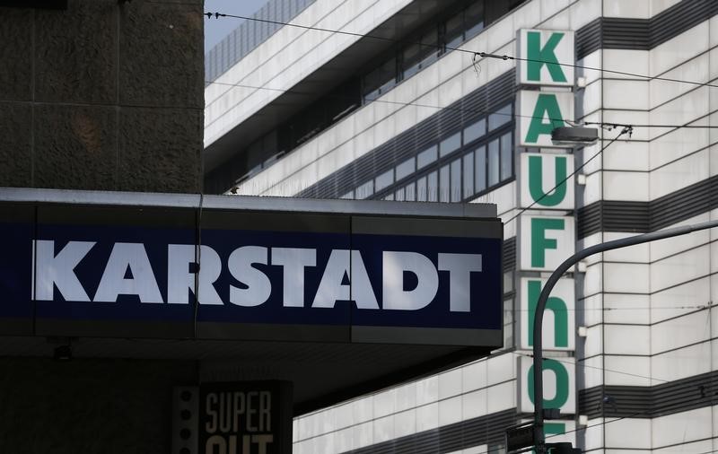 © Reuters. SIGNA, LE PROPRIÉTAIRE DE KARSTADT, CONVOITE KAUFHOF