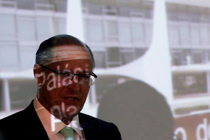 © Reuters. Alckmin durante reunião de governadores no Palácio do Planalto