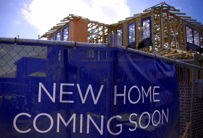 © Reuters. A house under construction can be seen behind an advertising banner at a housing development located in the western Sydney suburb of Oran Park