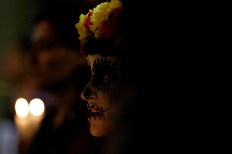 © Reuters. Activists with their faces painted to look like "Catrina" take part in a march against femicide during the Day of the Dead in Mexico City