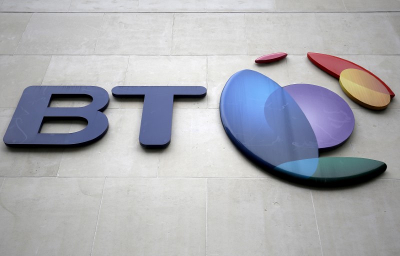 © Reuters. BT GROUP ANNONCE UN BÉNÉFICE NET AJUSTÉ EN BAISSE DE 4%