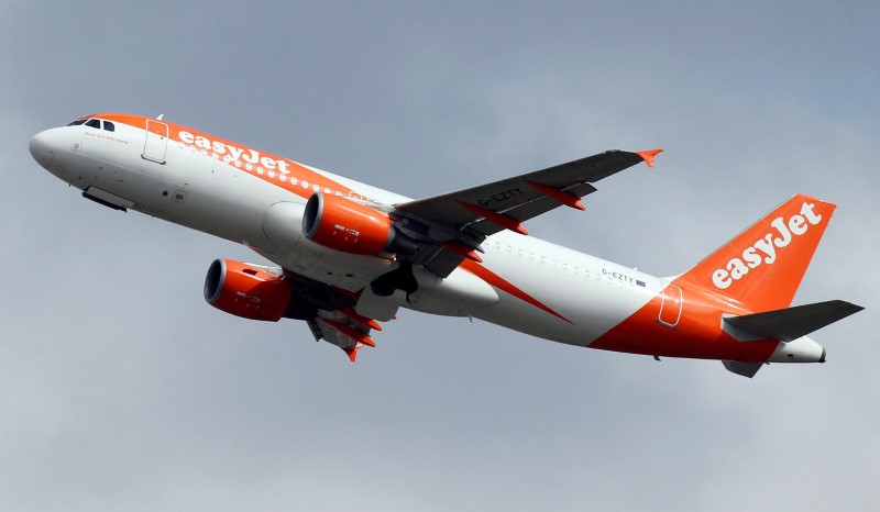© Reuters. EasyJet Commercial passenger aircraft takes off in Colomiers near Toulouse, France