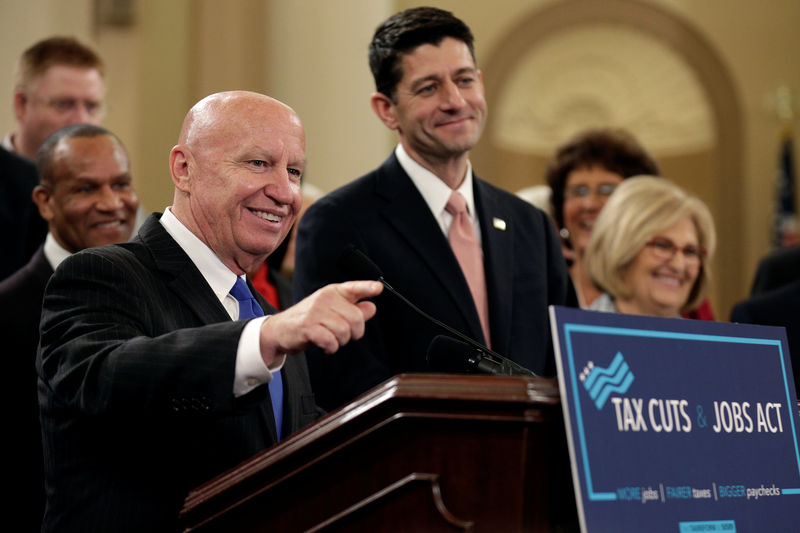 © Reuters. Chairman of the House Ways and Means Committee Kevin Brady (R-TX) and Speaker of the House Paul Ryan (R-WI) and unveil legislation to overhaul the tax code on Capitol Hill in Washington