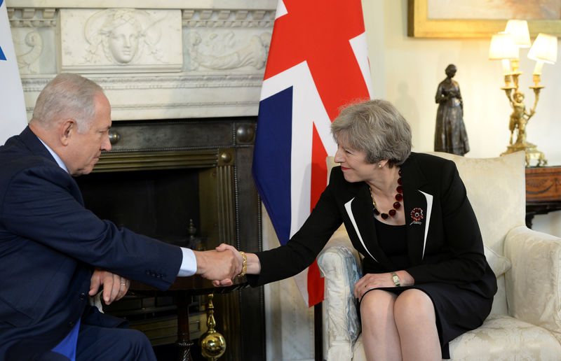 © Reuters. بريطانيا تعبر عن قلقها بشأن المستوطنات غير المشروعة خلال اجتماع مع نتنياهو
