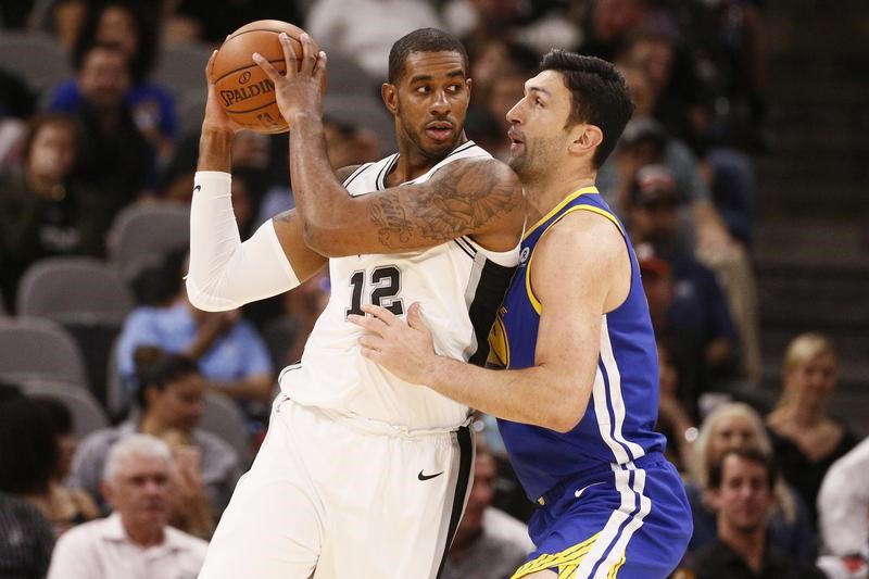 © Reuters. وريورز يهزم سبيرز في دوري السلة الامريكي