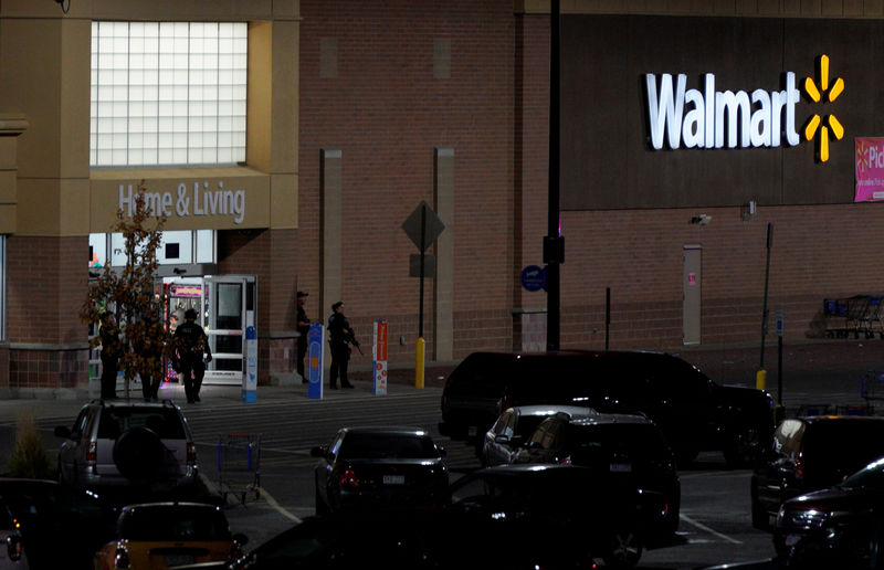 © Reuters. Police guard the entrance at the scene of a shooting at a Walmart in Thornton