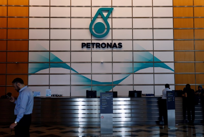 © Reuters. A Petronas logo at their office in Kuala Lumpur