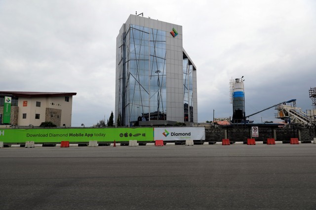 © Reuters. View of the Diamond Bank is seen along the Lekki-Epe Expressway in Lekki