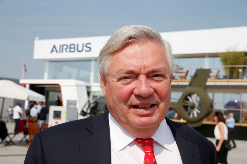 © Reuters. FILE PHOTO: Airbus Chief Operating Officer-Customers John Leahy attends the 52nd Paris Air Show at Le Bourget Airport near Paris