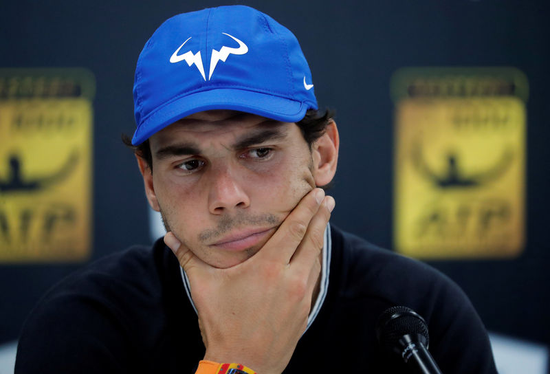 © Reuters. La lesión de rodilla de Nadal pone en duda su participación en el ATP Finals de Londres