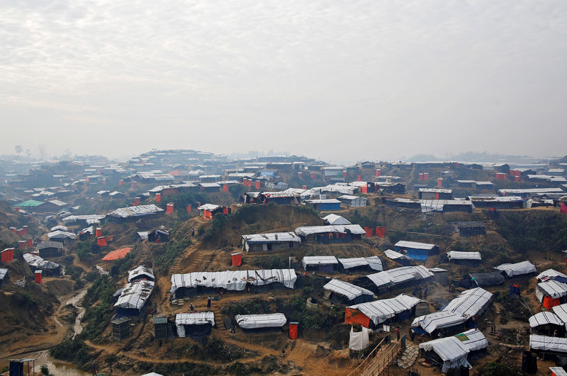 © Reuters. Shelters of Rohingya refugees are pictured at the Balukhali refugee camp near Cox's Bazar