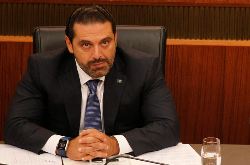 © Reuters. El primer ministro libanés dimite y dice su vida corre peligro