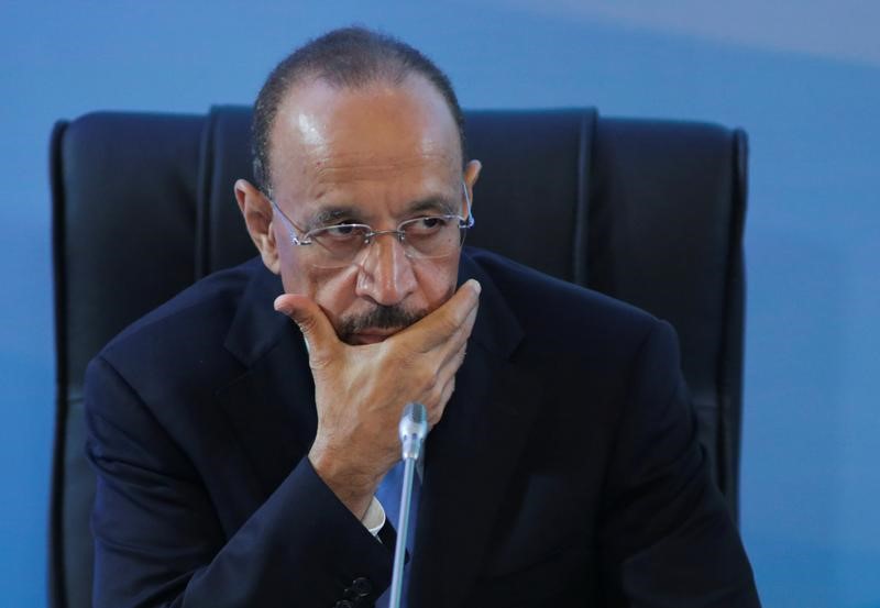 © Reuters. روسيا والسعودية مستعدتان لمزيد من العمل لخفض المخزون العالمي من النفط