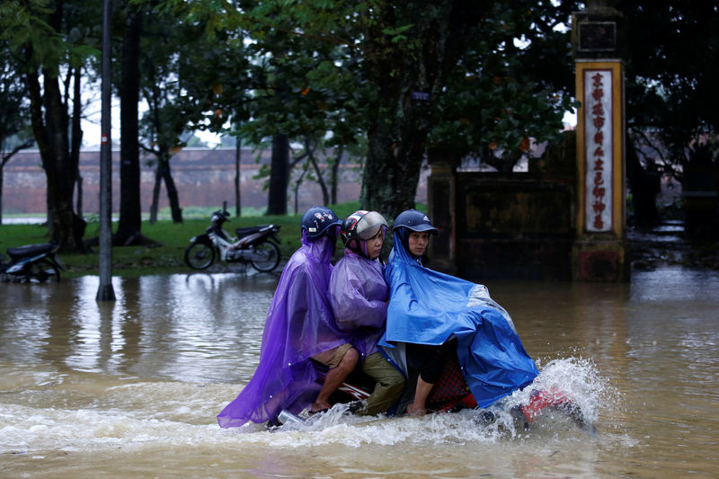 © Reuters. Al menos 27 personas mueren en Vietnam tras impacto de tifón Damrey