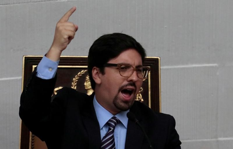 © Reuters. قيادي فنزويلي معارض يحتمي بسفارة تشيلي بالعاصمة كراكاس