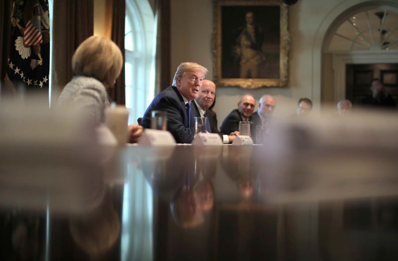 © Reuters. U.S. President Donald Trump talks about a newly unveiled Republican tax plan with House Republican leaders in the Cabinet Room of the White House in Washington