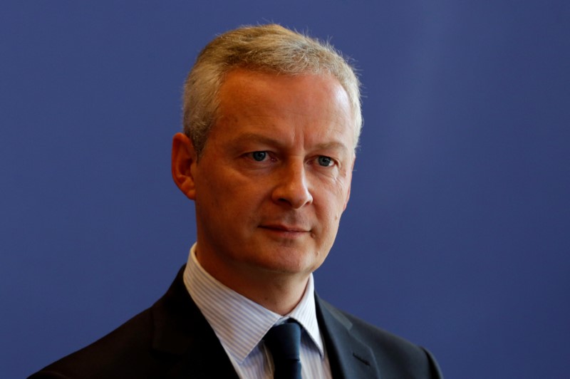 © Reuters. FILE PHOTO - French Finance Minister Bruno Le Maire attends a news conference about a report on French economy at the Bercy Finance ministry in Paris