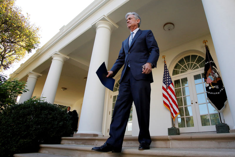 © Reuters. FILE PHOTO: Jerome Powell arrives in the Rose Garden as he attends an announcement as nominee to become chairman of the U.S. Federal Reserve by U.S. President Donald Trump (not pictured) at the White House in Washington