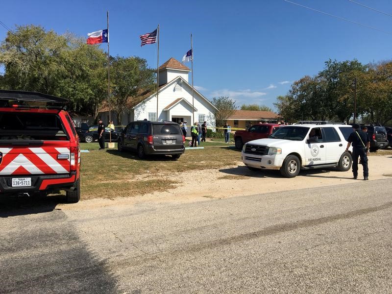 © Reuters. قتلى وجرحى في إطلاق نار داخل كنيسة بتكساس