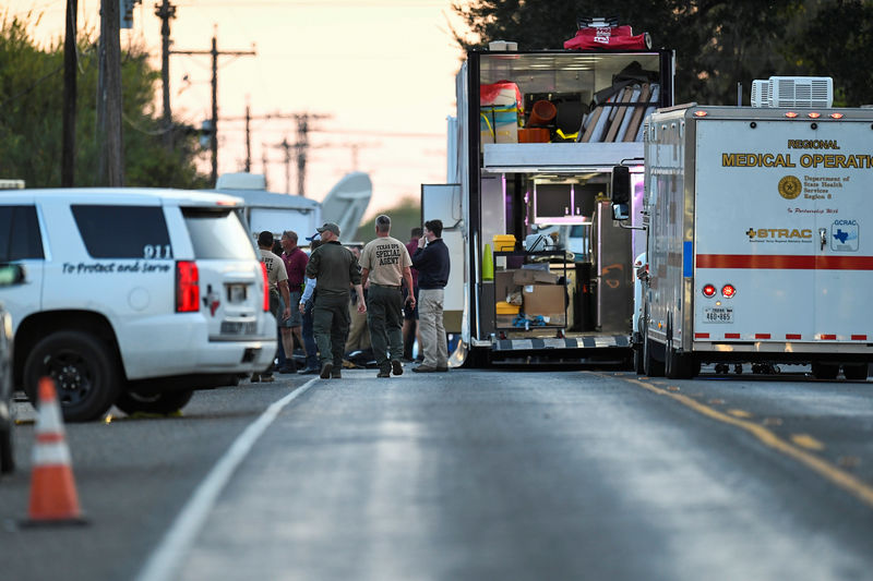 © Reuters. قائد شرطة: مهاجم الكنيسة في تكساس قتل نفسه بعد مطاردة بالسيارات