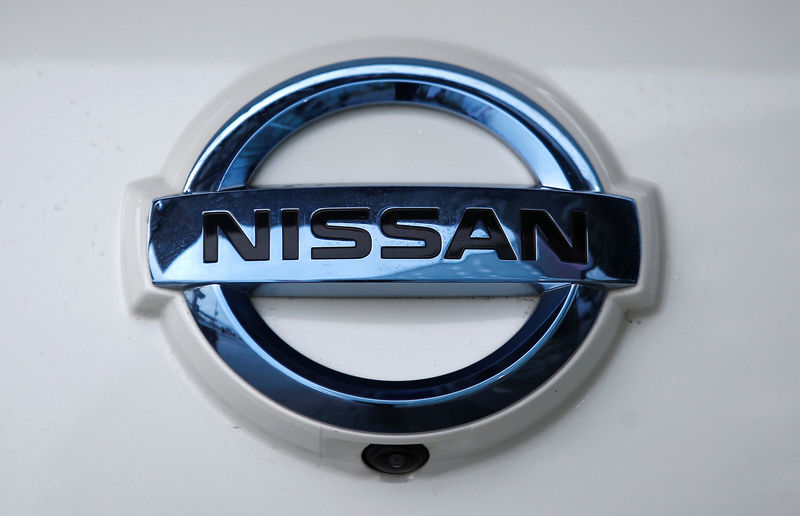 © Reuters. FILE PHOTO: The Nissan company logo is seen on a modified Nissan Leaf, driverless car, during its first demonstration on public roads in Europe, in London