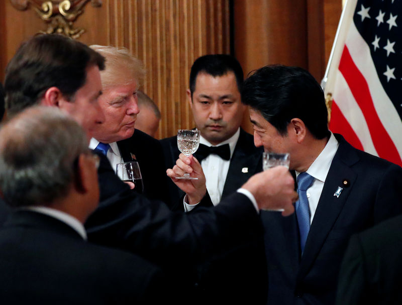 © Reuters. Trump dice que Japón derribaría misiles norcoreanos 