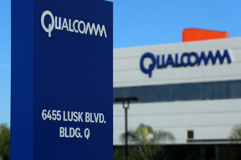 © Reuters. A building on the Qualcomm campus is seen, as chip maker Broadcom Ltd announced an unsolicited bid to buy peer Qualcomm Inc for $103 billion, in San Diego