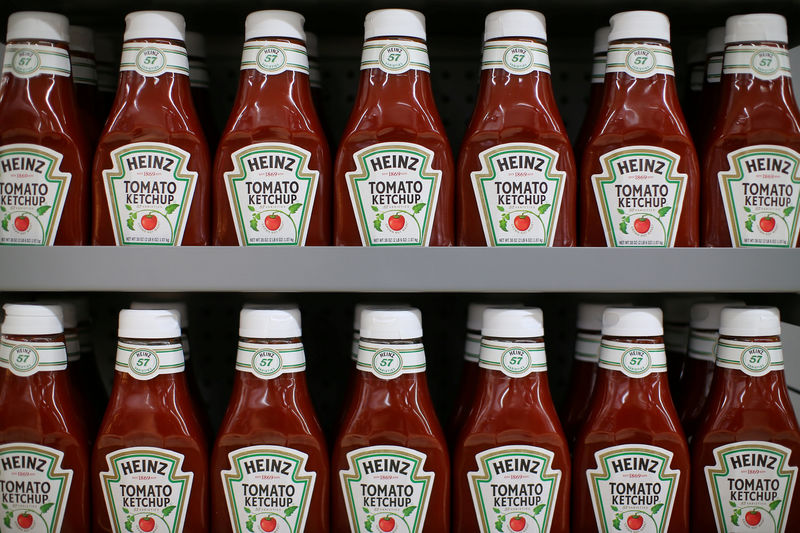 © Reuters. FILE PHOTO: Heinz tomato Ketchup is show on display during a preview of a new Walmart Super Center prior to its opening in Compton, California