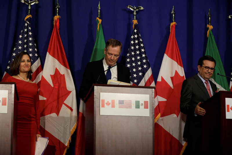 © Reuters. Canadian Foreign Affairs Minister Chrystia Freeland, U.S. Trade Rep Robert Lighthizer and Mexican Secretary of Economy Ildefonso Guajardo Villarreal make statements to the media
