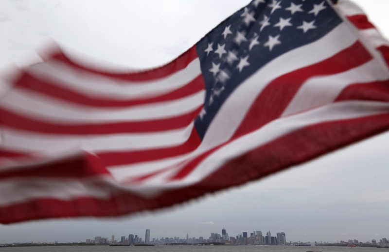 © Reuters. A U.S. flag flutters over top of the skyline of New York and Jersey City, as seen from Bayonne