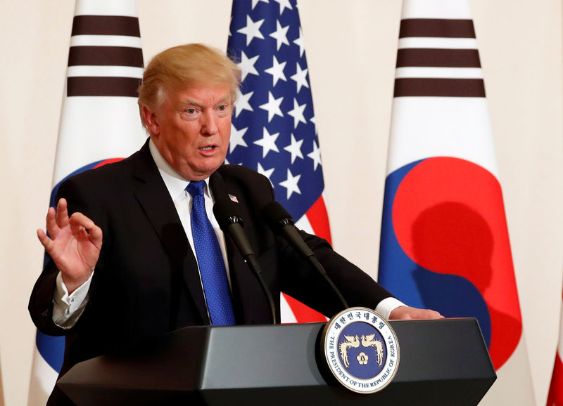 © Reuters. Presidente dos Estados Unidos, Donald Trump, durante coletiva de imprensa na residência presidencial sul-coreana em Seul