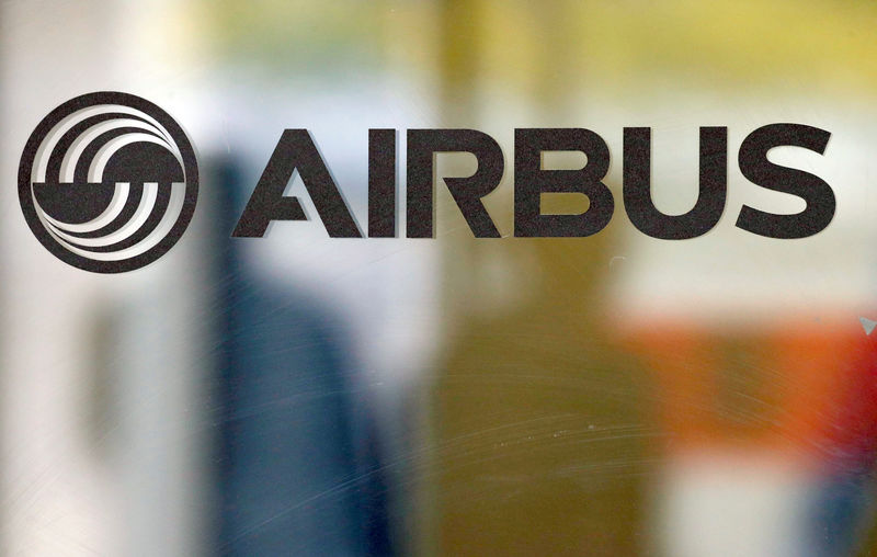 © Reuters. The logo of Airbus is pictured at the company's headquarters in Colomiers near Toulouse