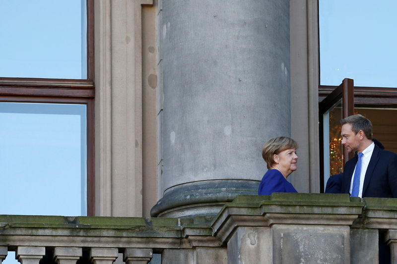 © Reuters. Los Verdes y el FDP hacen concesiones en las negociaciones para la coalición alemana