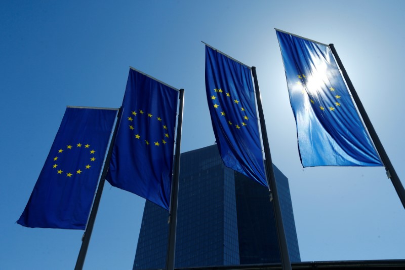 © Reuters. FILE PHOTO: European Union flags flutter outside the headquarters of ECB in Frankfurt