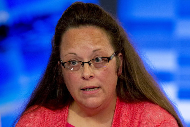 © Reuters. FILE PHOTO:    Kentucky county clerk Davis speaks during an interview on Fox News Channel's 'The Kelly File' in New York