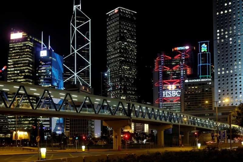 © Reuters. Commercial towers light up in the evening at the financial Central district of Hong Kong