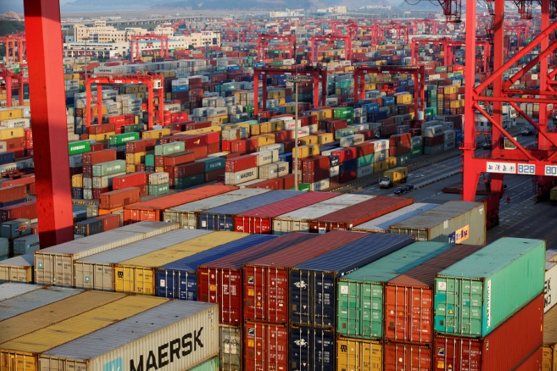 © Reuters. FILE PHOTO: Container boxes are seen at the Yangshan Deep Water Port, part of the Shanghai Free Trade Zone, in Shanghai