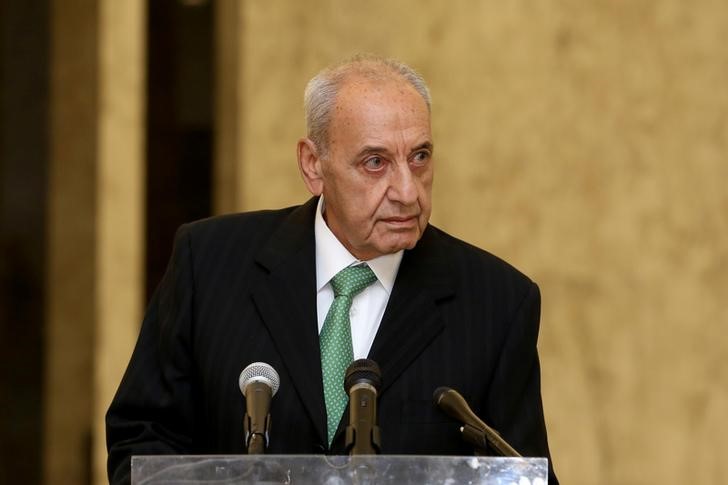 © Reuters. مصادر عن رئيس البرلمان اللبناني: الحكومة قائمة رغم استقالة الحريري
