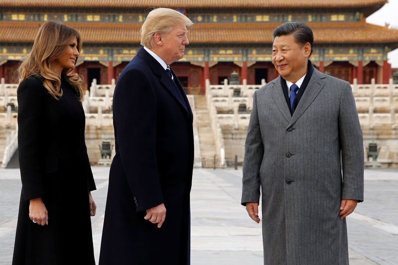 © Reuters. Presidente dos Estados Unidos, Donald Trump, e primeira-dama Melania, com o presidente da China, Xi Jinping, em Pequim