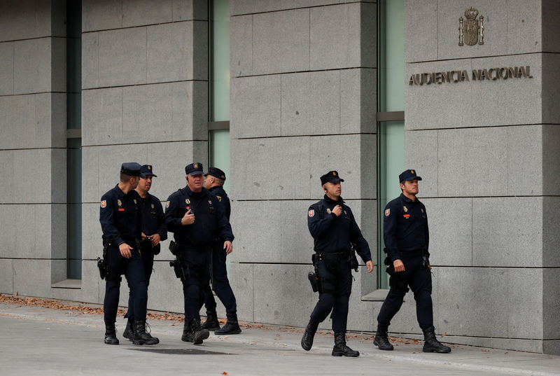 © Reuters. Spanish national police officers stand guard outside Spain's High Court where dismissed Catalan government cabinet members were testifying in Madrid