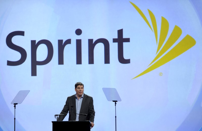 © Reuters. FILE PHOTO: Sprint CEO Marcelo Claure speaks during the National Council of La Raza annual conference in Kansas City
