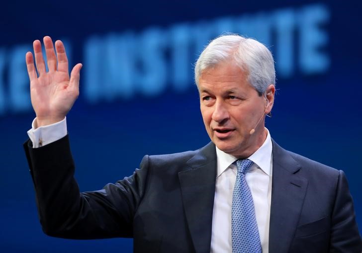 © Reuters. DIMON (JPMORGAN) PRÉVIENT LONDRES QUE PARIS COURTISE LES BANQUES