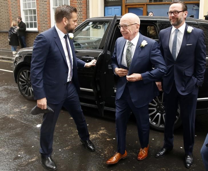 © Reuters. Media mogul Rupert Murdoch arrives with his sons Lachlan and James at St Bride's church for a service to celebrate the wedding between Murdoch and former supermodel Jerry Hall which took place on Friday, in London